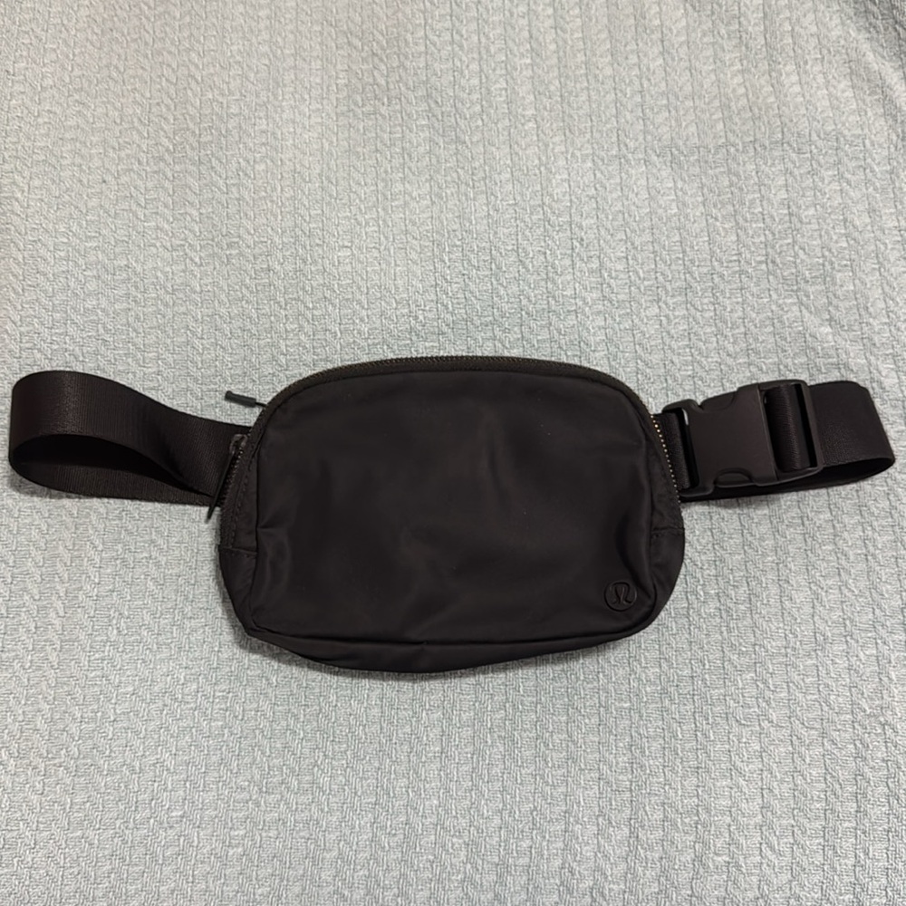 Lululemon Everywhere Belt Bag 1L